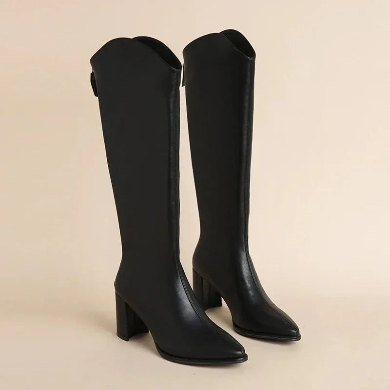 https://cdn.shopify.com/s/files/1/0806/5564/7050/files/muller-mode-adeline-kniehohe-stiefel-spitz-zulaufend-stiefel-411879.webp?v=1736675487